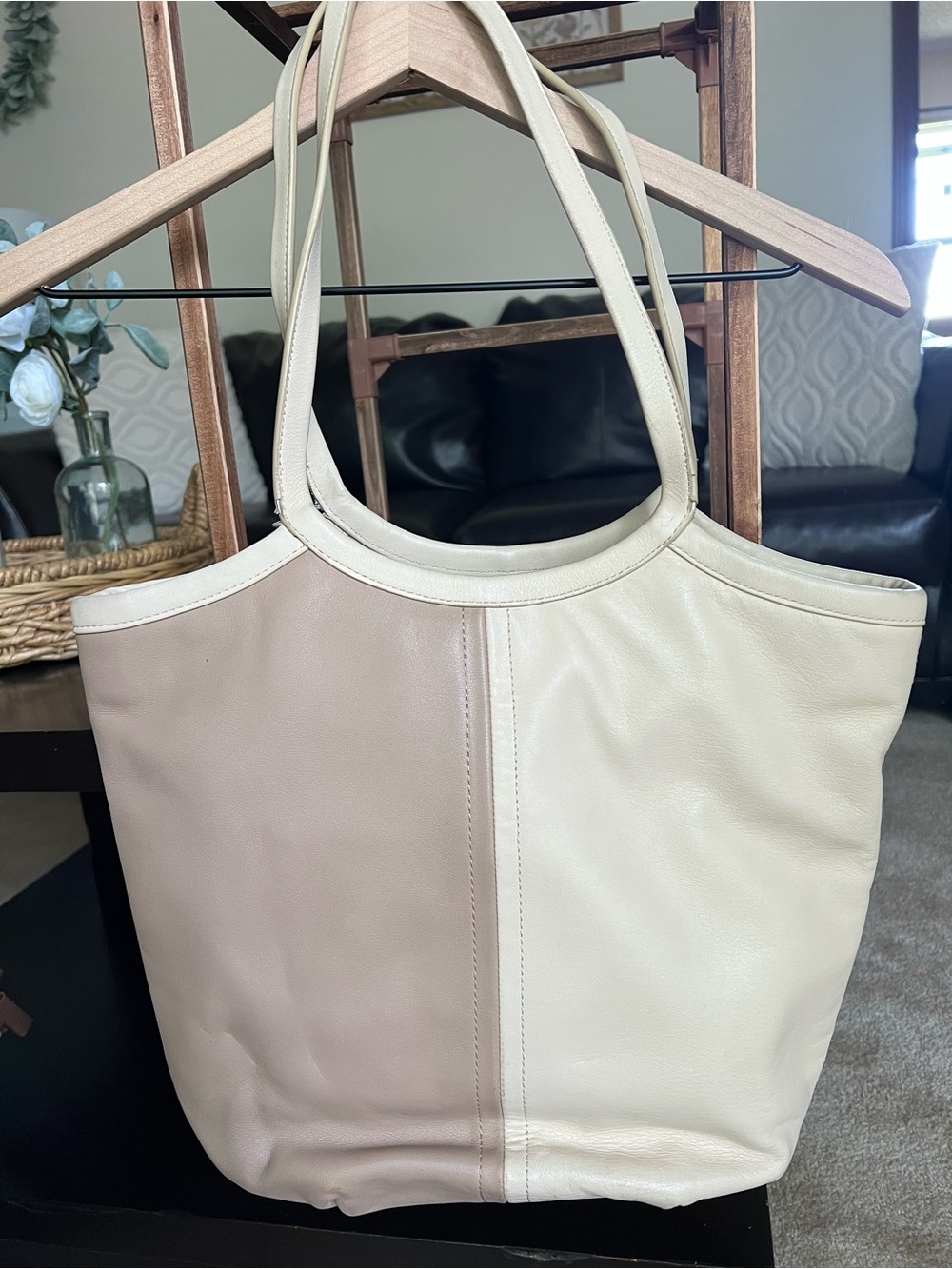 Coach shoulder bag: Two-Tone Cream and Taupe